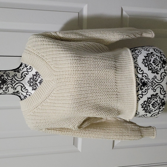H&M Sweaters - Cream sweater